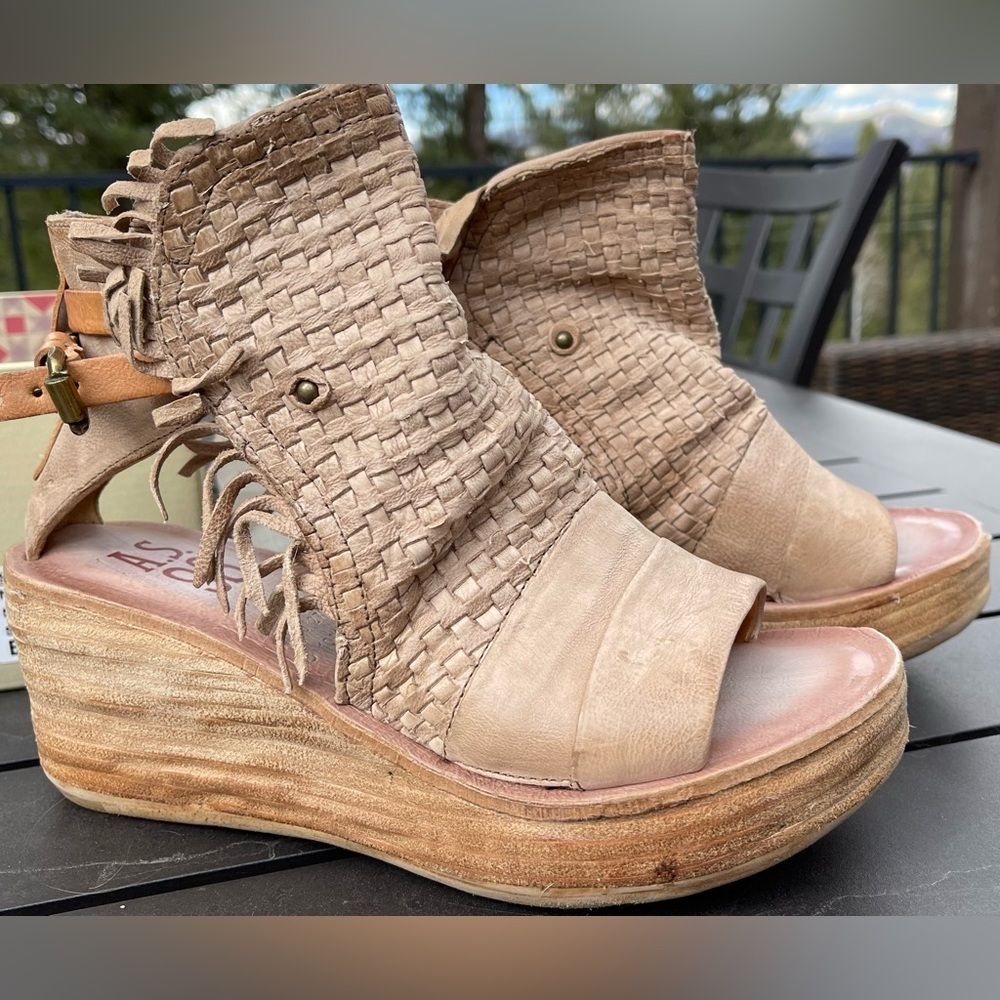 Woven Fringe Platform Sandals - Neutral Tan